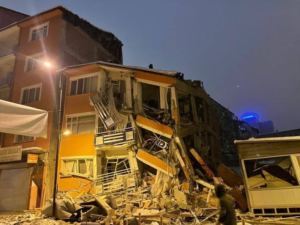 Turkey earthquake night pictures